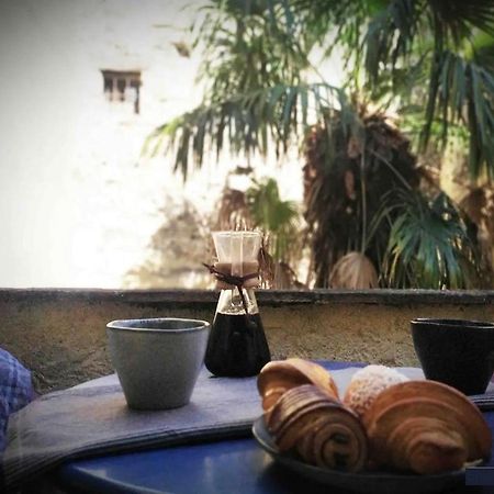 Studio Avec Terrasse Sur Cour, Authentique, Calme Avinyon Dış mekan fotoğraf