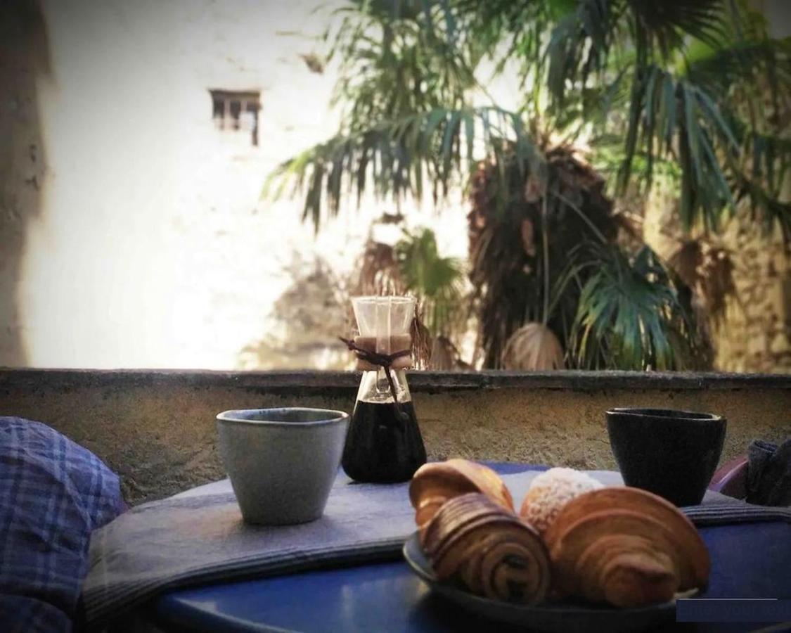Studio Avec Terrasse Sur Cour, Authentique, Calme Avinyon Dış mekan fotoğraf