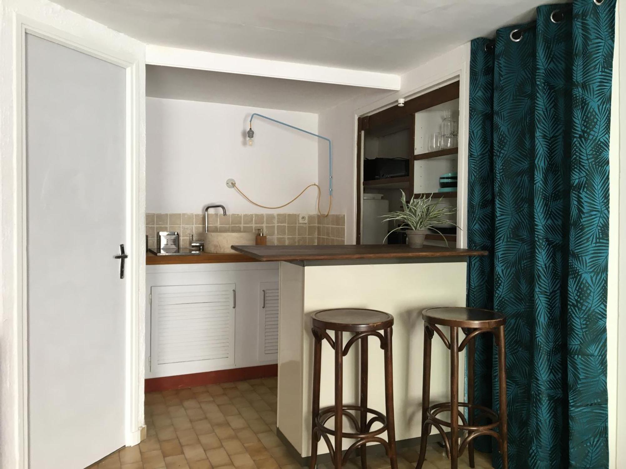 Studio Avec Terrasse Sur Cour, Authentique, Calme Avinyon Dış mekan fotoğraf
